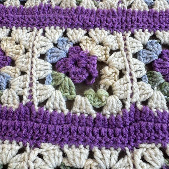 Vintage GRANNY SQUARE AFGHAN Handmade Crochet Cottage Core Throw Blanket 64x41 - Picture 3 of 5